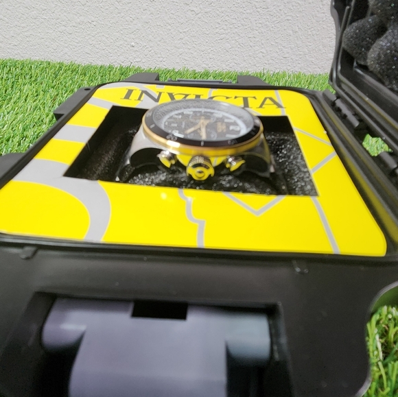 Invicta Speedway 46mm Stainless Steel Case and Band with Black Dial Men's... - Picture 8 of 9